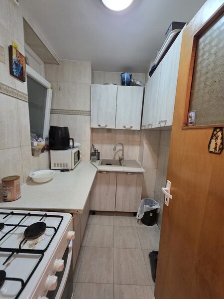 Constantin Brancoveanu intersectie cu Huedin, bloc 1976, stradal,