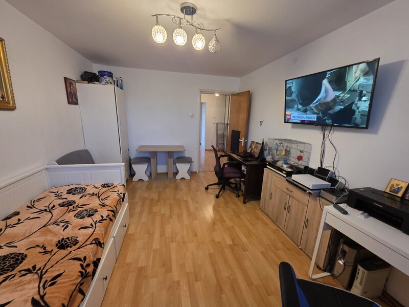 Constantin Brancoveanu intersectie cu Huedin, bloc 1976, stradal,